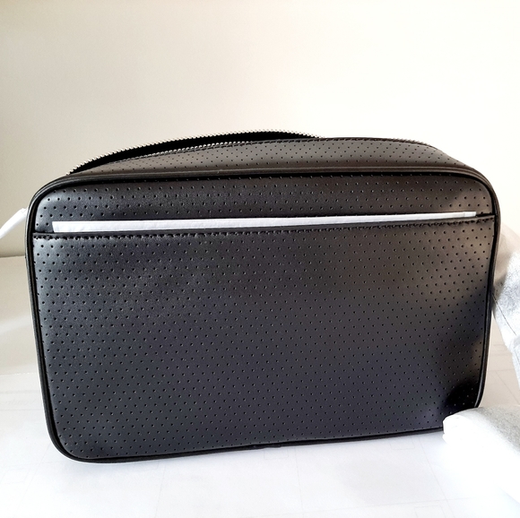 Michael Kors Hanover Crossbody - Picture 4 of 10